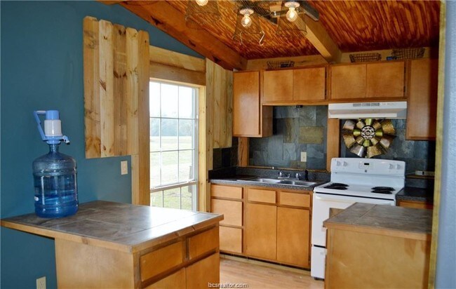 Building Photo - 13855 Farm Rd