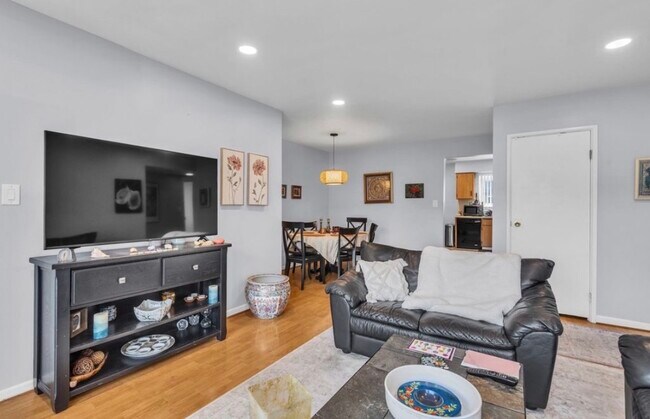 Foto del edificio - 9405 Bay Colony Dr
