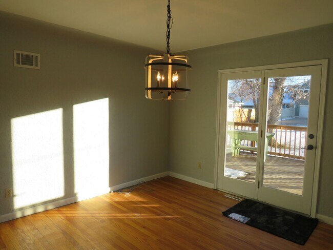 Building Photo - 5 Bedroom, 3 Bathroom House Near Pioneer P...
