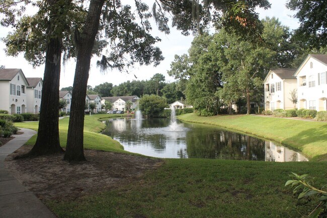 Foto del edificio - Two Bedroom two bath ground floor unit