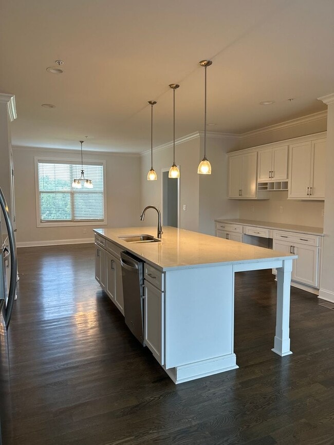 Building Photo - Luxury Town Home - Williamson County - End...