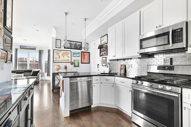 Building Photo - 15 Preble St