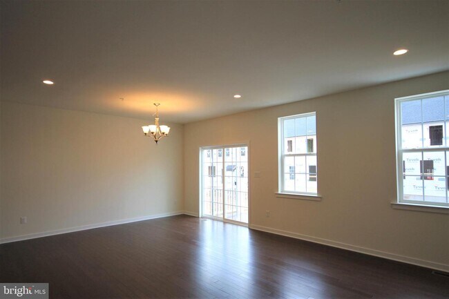 Building Photo - 402 Wynstone Ct