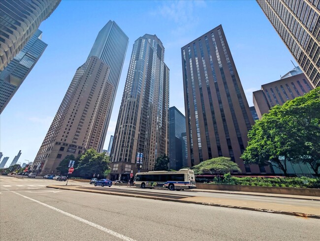 Building Photo - 222 N Columbus Dr