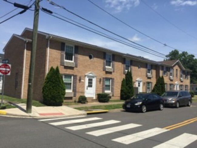 Building Photo - Broadway Apartments