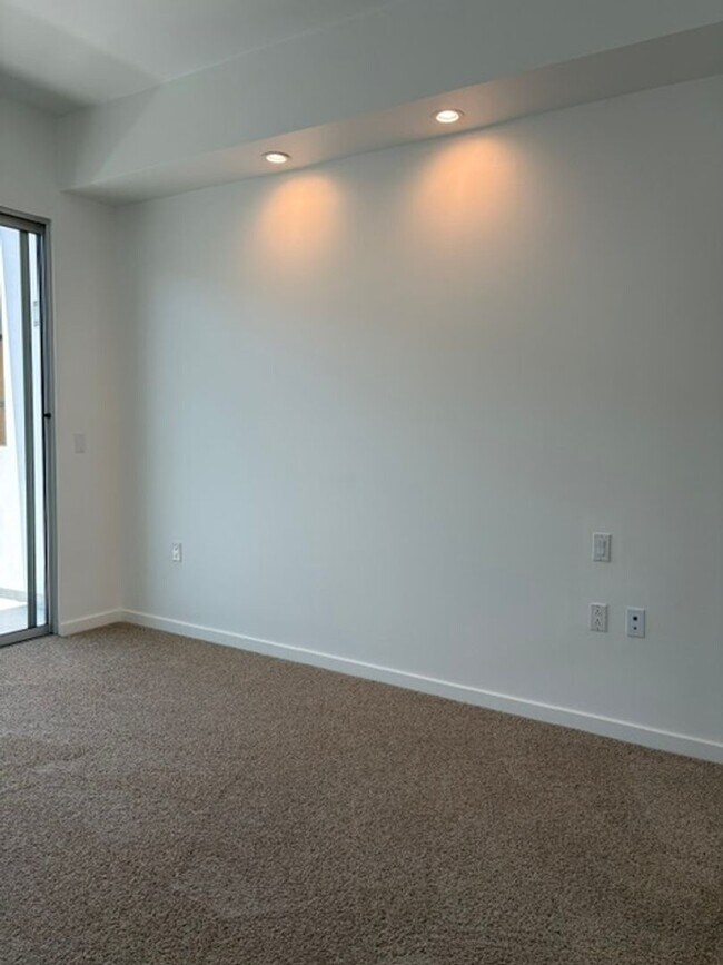 Interior Photo - 801 North