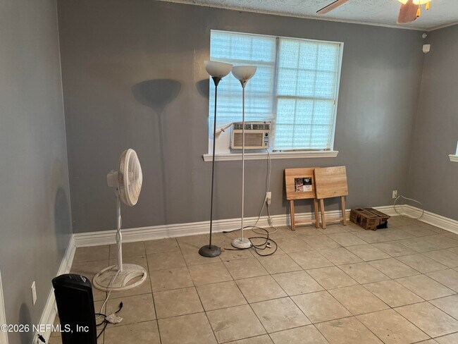 Foto del edificio - 1138 E 19th St