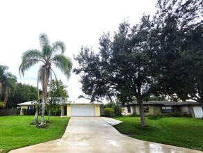 Building Photo - 6707 Coquina Ave