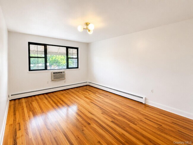 Foto del edificio - 533 Soundview Ave