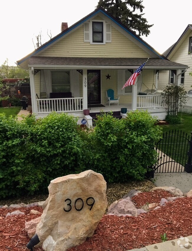 Building Photo - 309 Cantril St