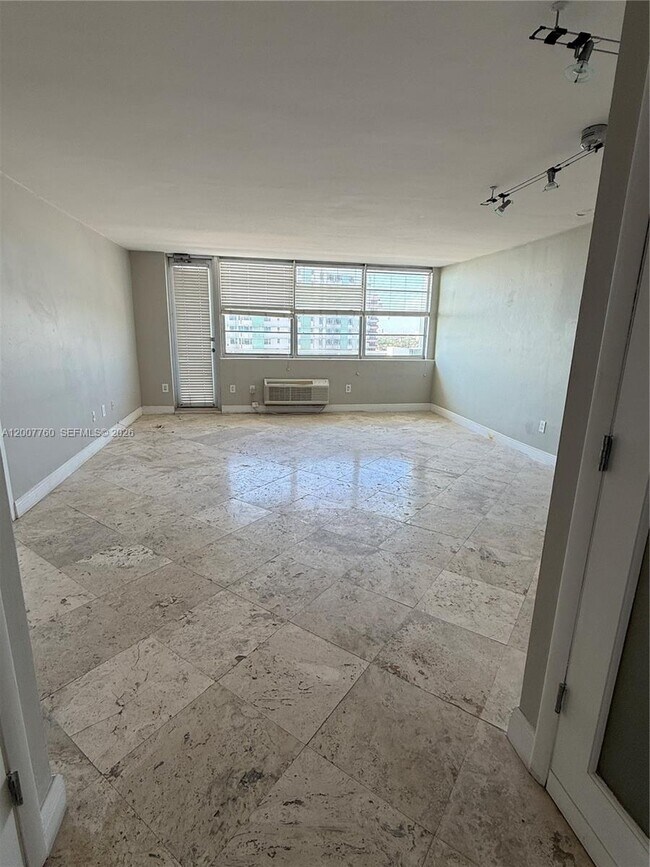 Foto del edificio - 5313 Collins Ave