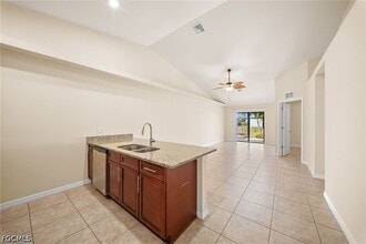 Building Photo - 2820 SW 7th Pl