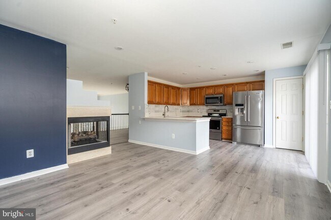 Building Photo - 12079 Trumbull Way