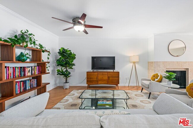 Foto del edificio - 725 S Barrington Ave