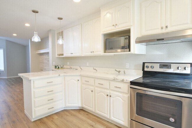 Foto del edificio - Remodeled and Spacious 4 Bedroom 2.5 Bath Home in Desirable South San Jose Neighborhood