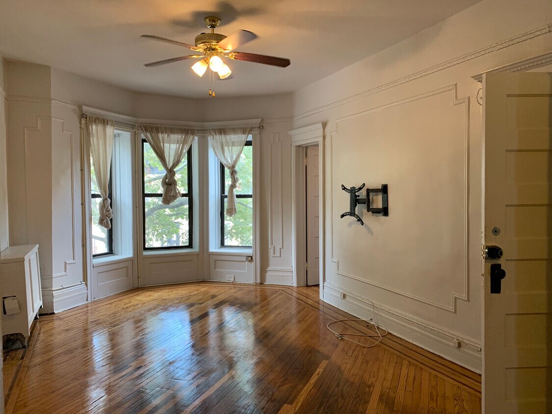 Primary Photo - 1280 Park Pl