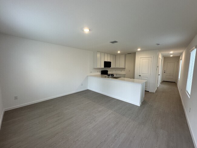 Foto del edificio - 920 Sandhill Crane Ln