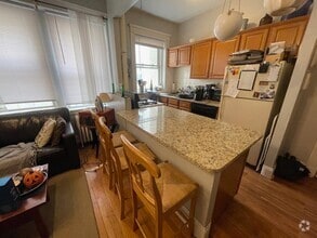Building Photo - 233 Kelton St