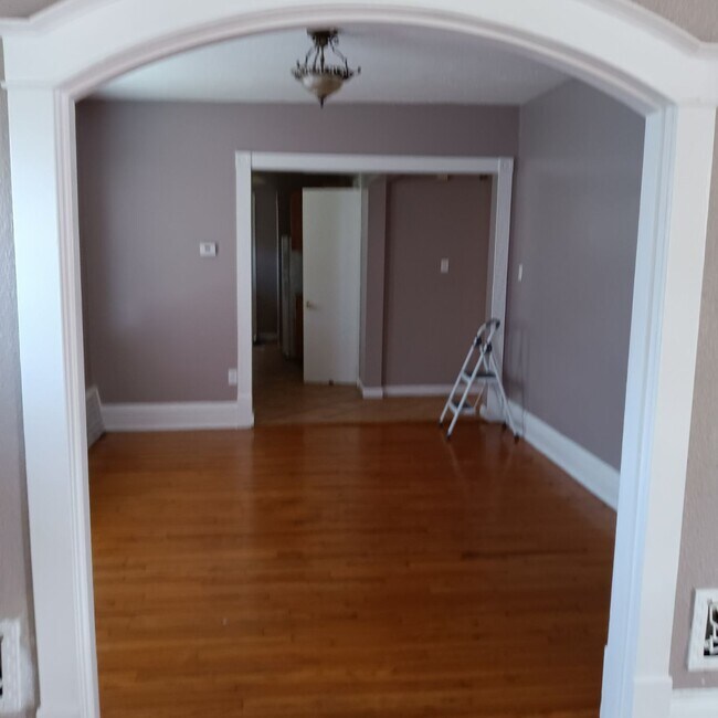 Building Photo - 3028 Walton Pl