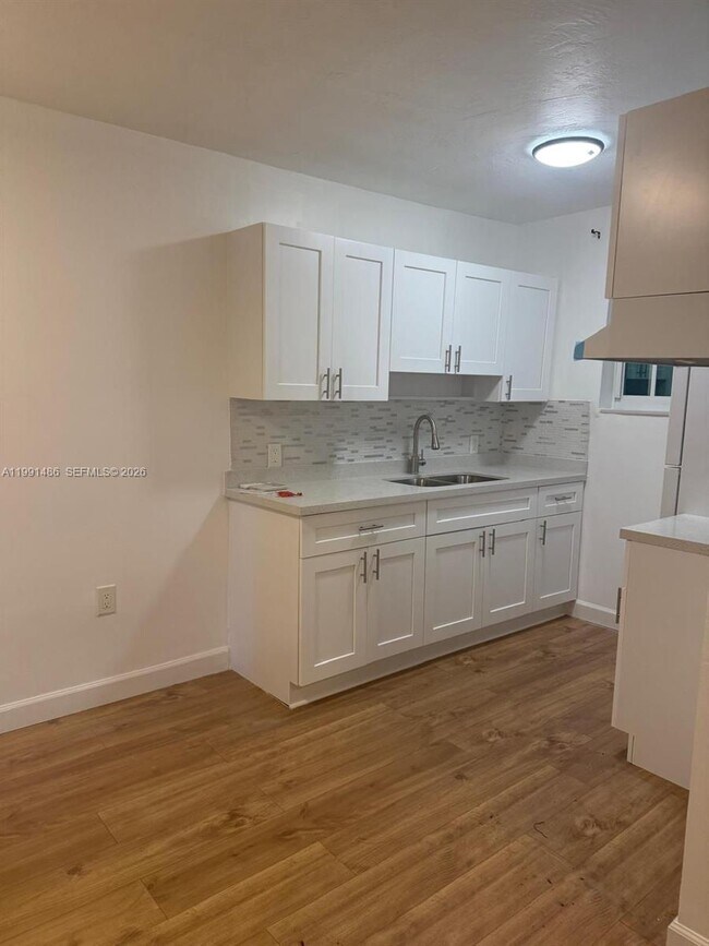 Building Photo - 160 NE 55th St