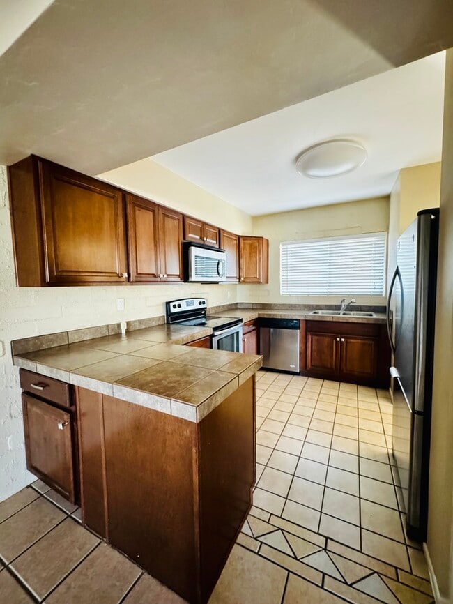 Foto del edificio - FOR RENT