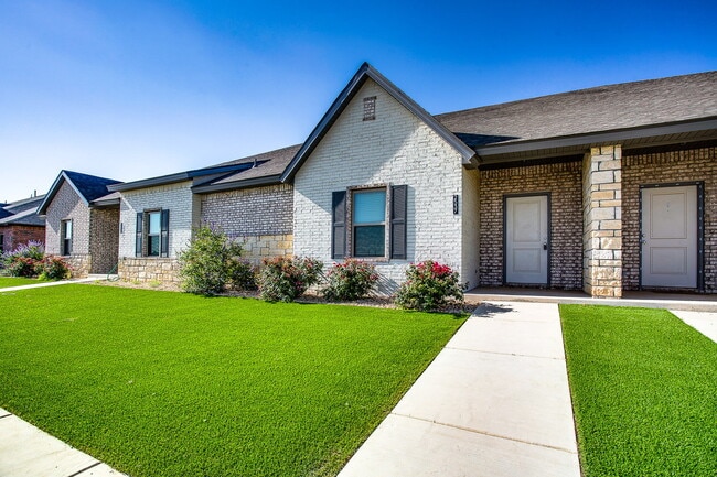 Building Photo - Beautiful New Townhome Located South of To...
