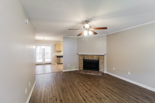 Foto del edificio - 7152 Ravenwood Ln