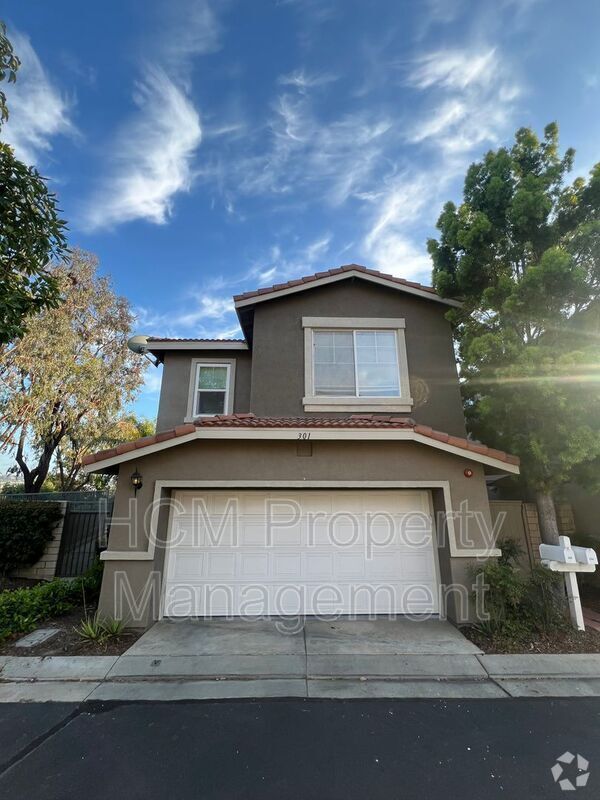 Building Photo - 301 N Navarette Pl
