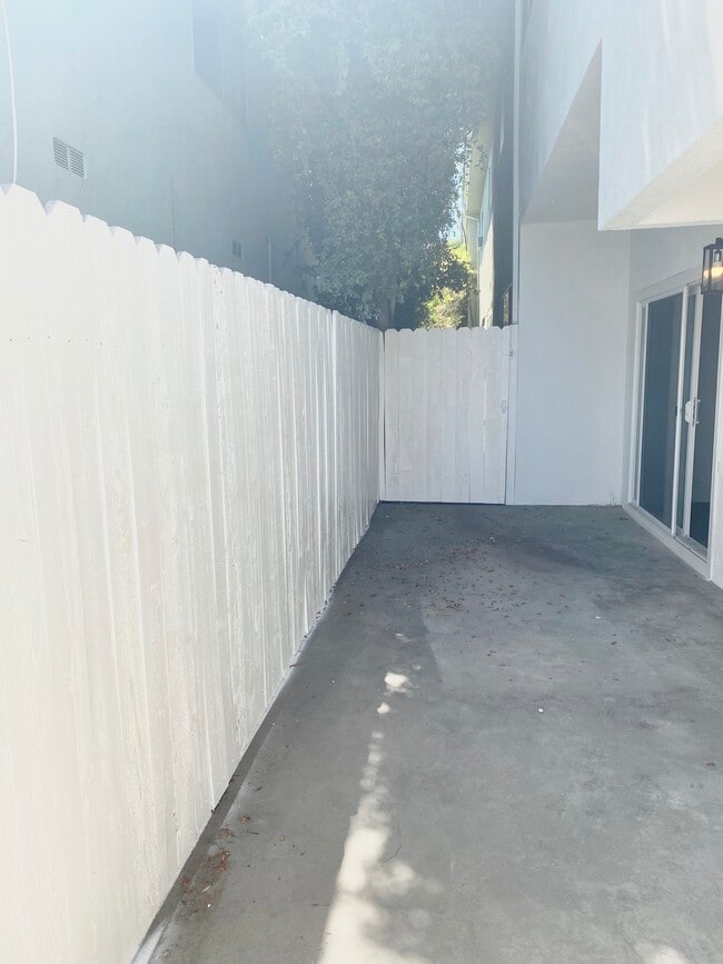 Building Photo - 3625 McLaughlin Ave