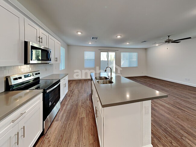 Building Photo - 10072 Roseum Ct