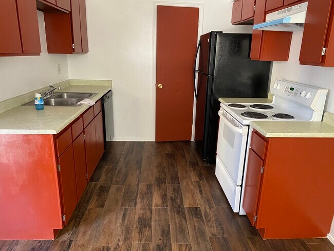 kitchen - 1036 Texas St NE