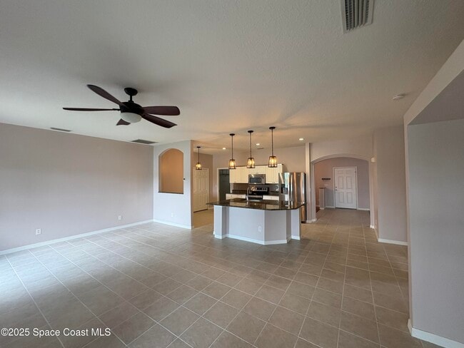 Foto del edificio - 5290 Cinnamon Fern Blvd