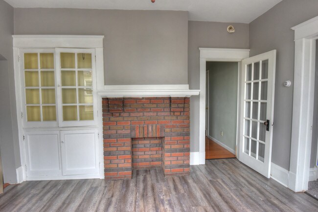 Foto del edificio - 325 E Main St