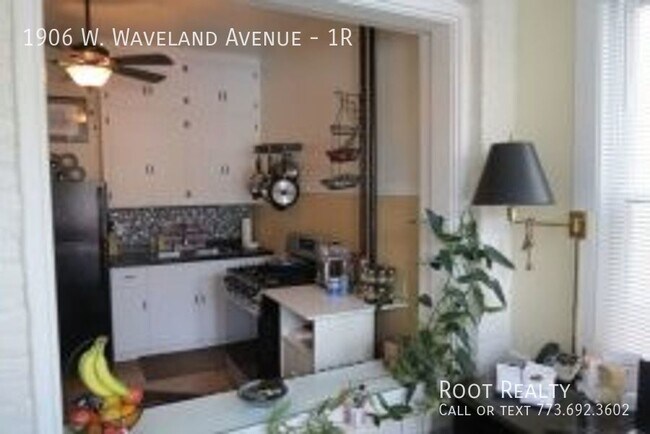 Building Photo - North Center - Updated 1-Bedroom + Den - F...