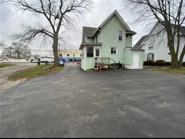 Building Photo - 110 Lake Ave