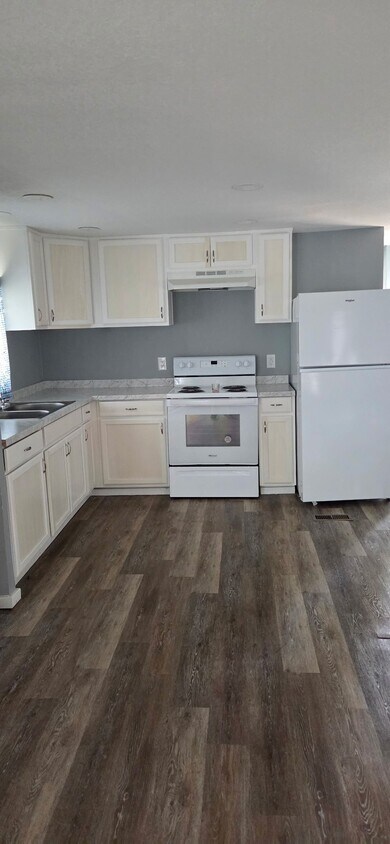 Building Photo - 901 NE 95th St