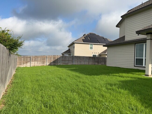 Foto del edificio - 6702 McGregor Lp