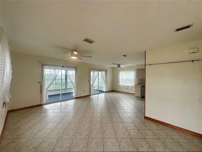Foto del edificio - 709 S Lake Starr Blvd