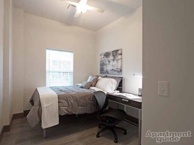 Foto del edificio - 1243 E Cherry St