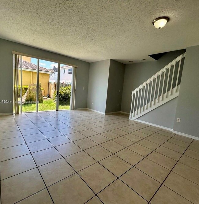 Building Photo - 4284 NE 10th Ct