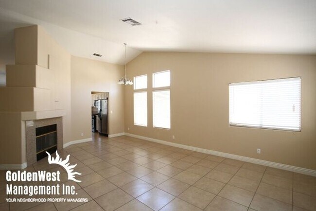 Foto del edificio - Beautiful 3Bdm 2Ba with huge backyard