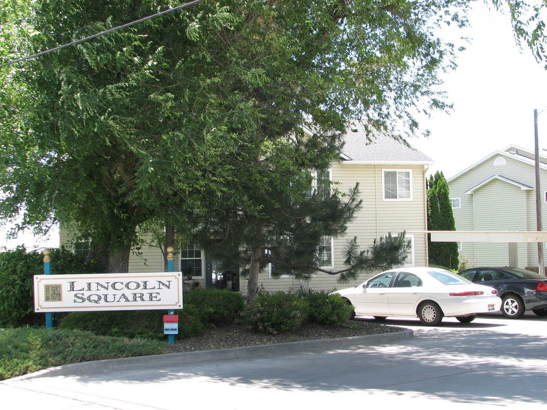 Lincoln Square Apartments in Mountain Home, ID