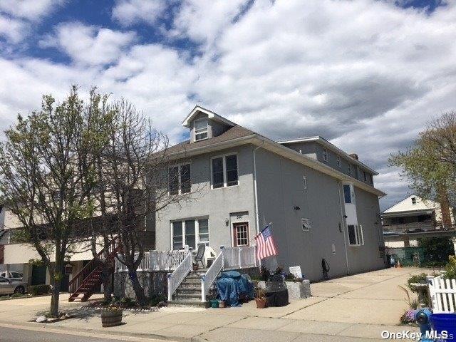 Foto principal - 541 E Broadway