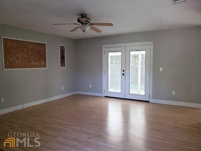 Building Photo - 305 Millers Trace Dr