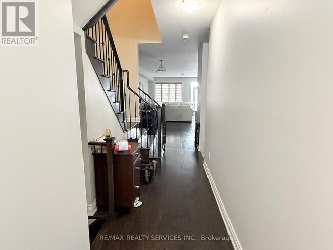 Building Photo - 29 Lady Evelyn Cres