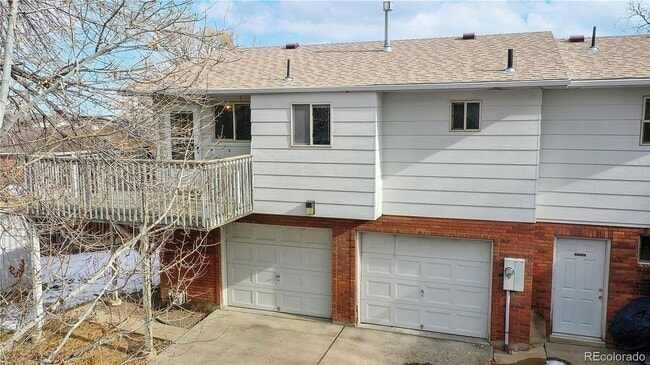 Building Photo - 2 Bedroom 2 Bath Townhome w/ large 2 car garage - Freshly remodeled - Available Now