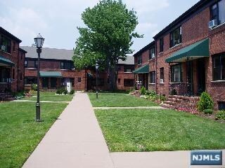 Primary Photo - 2187 N Central Rd