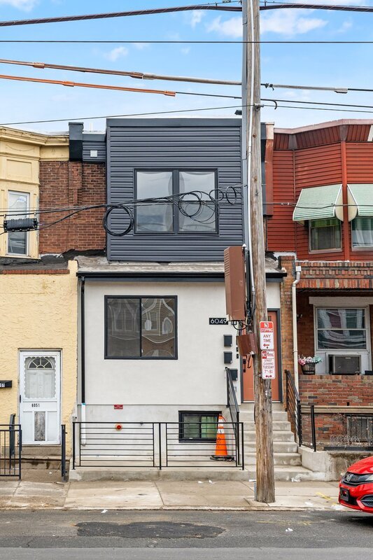 Foto del edificio - 6049 Elmwood Ave