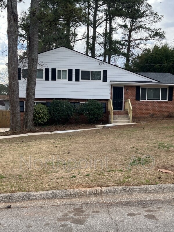 Primary Photo - 979 Pinecrest Dr