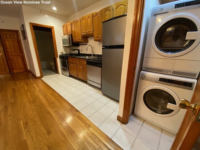 Building Photo - 372 North St